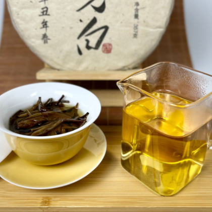 厂家直销月光白普洱茶357g 云南普洱茶 生茶现货茶饼批发图2